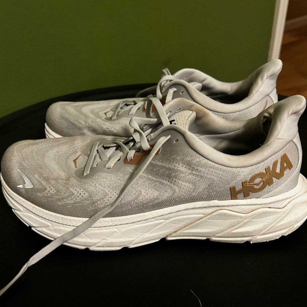 Hoka Arahi 6